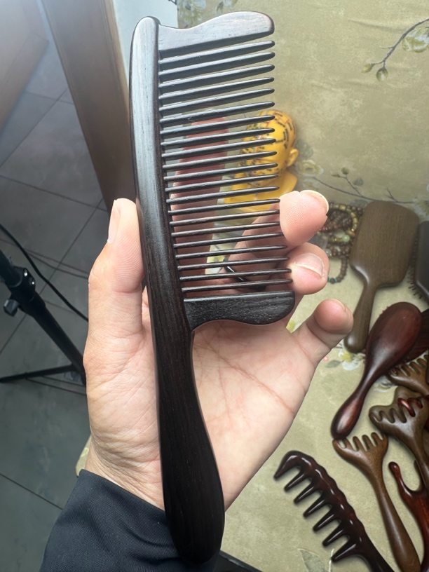 紫光檀中齿顺发梳，顺发养发不起静电，通透感强，