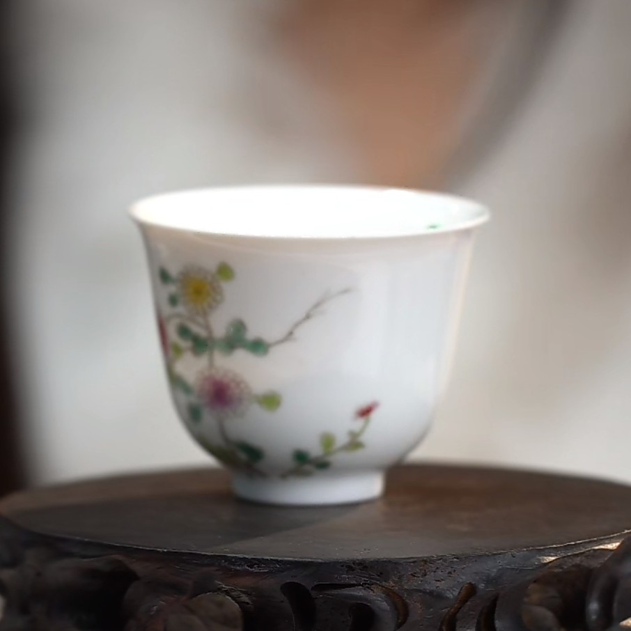 F粉彩花卉纹铃铛杯