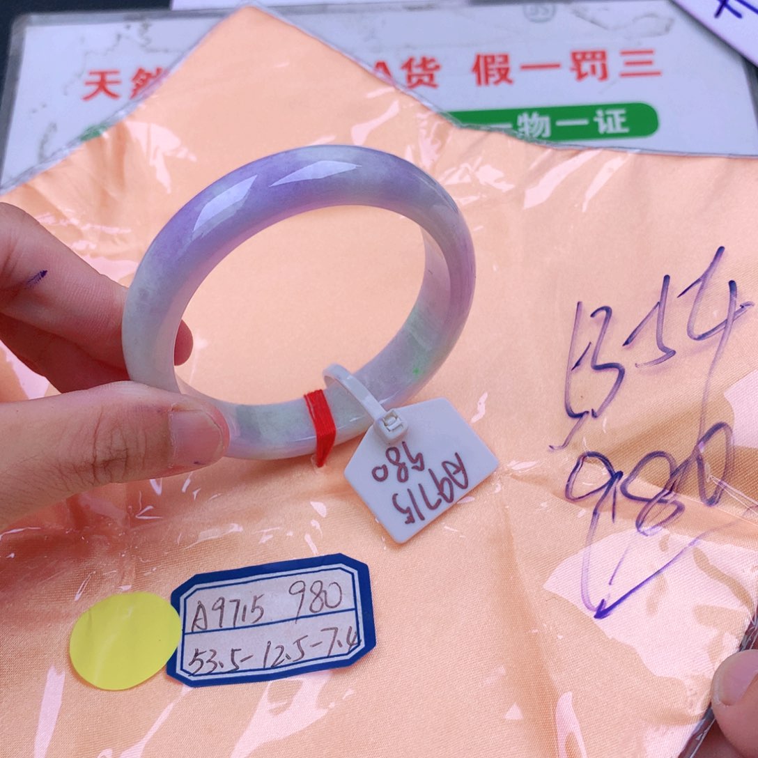 翡翠手镯未镶嵌翡翠