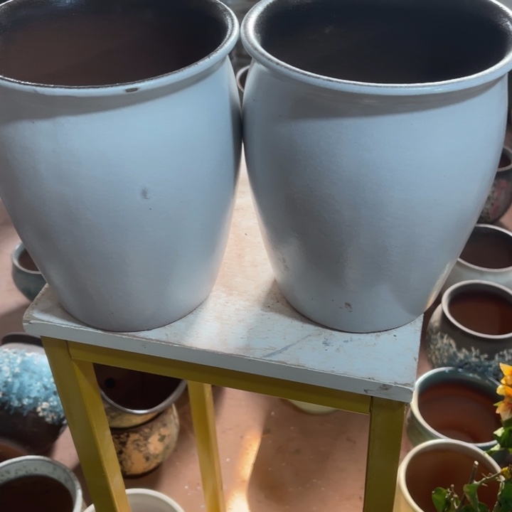 紫砂花盆口径18高度21两只小瑕疵