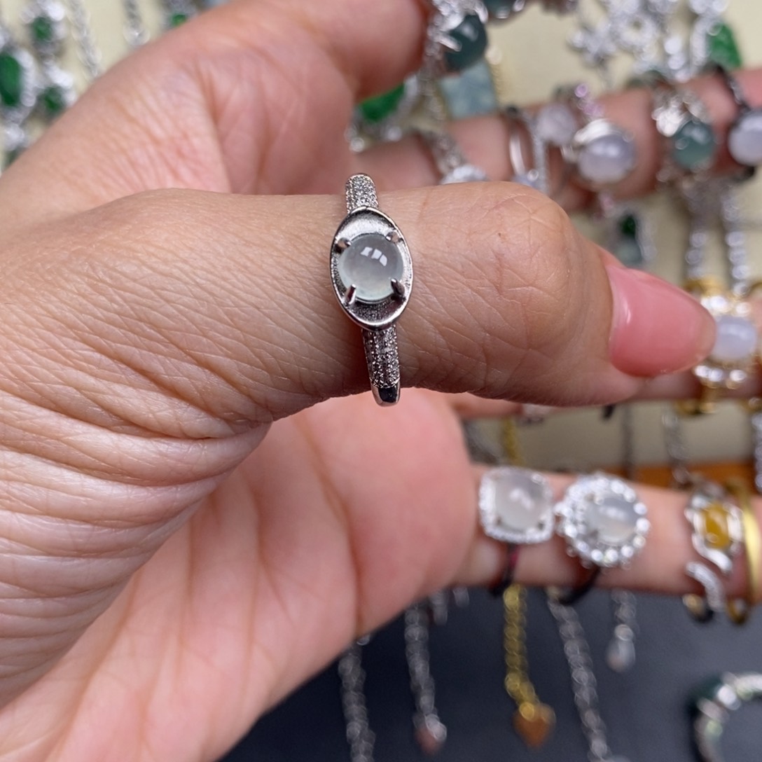 翡翠颈饰未镶嵌翡翠