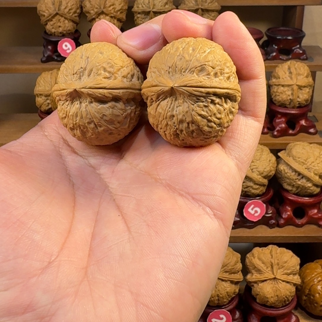 乌***鸦铁核桃把件至尊元宝