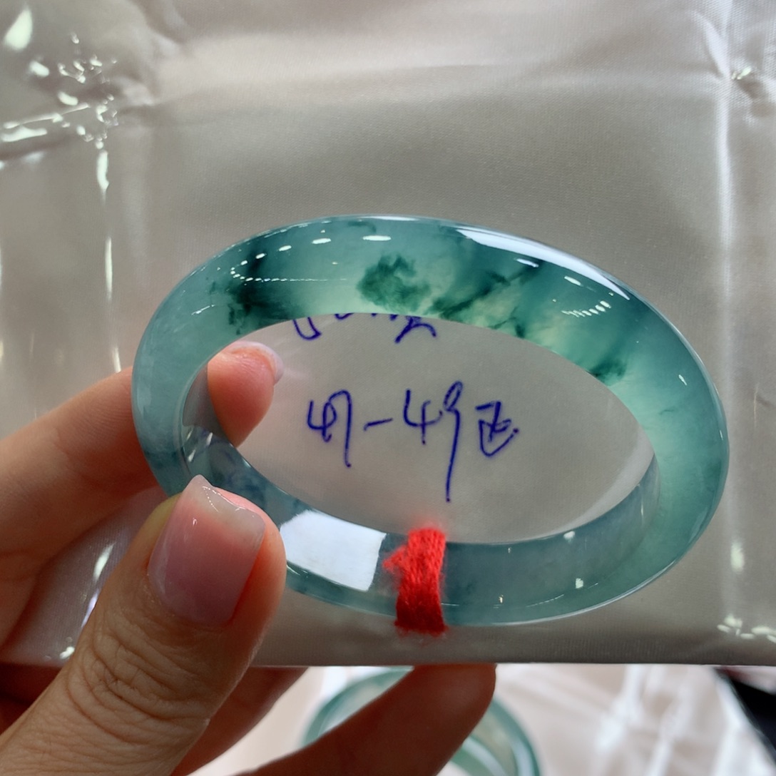 翡翠手镯未镶嵌翡翠手镯