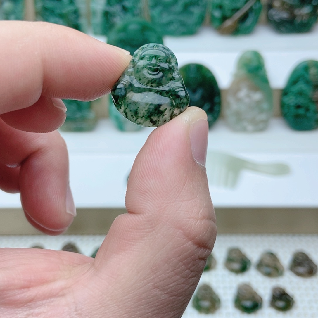 独山玉挂件未镶嵌张****。