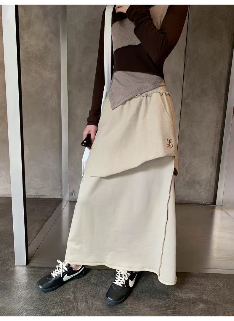 反拼设计字母刺绣卫裙女春季新款松紧腰头直筒中长款半身裙