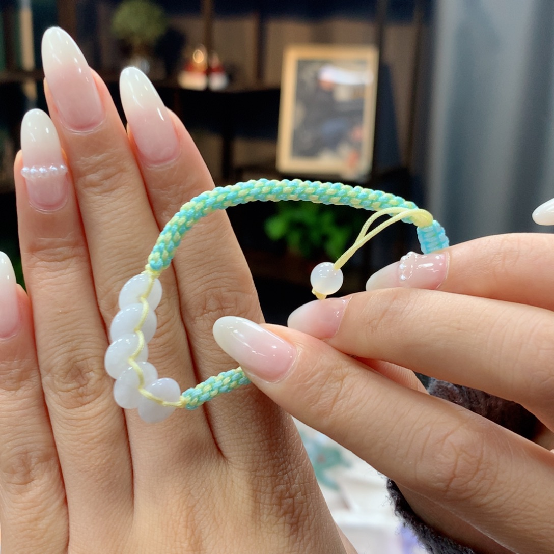 翡翠未镶嵌手链多样性发一