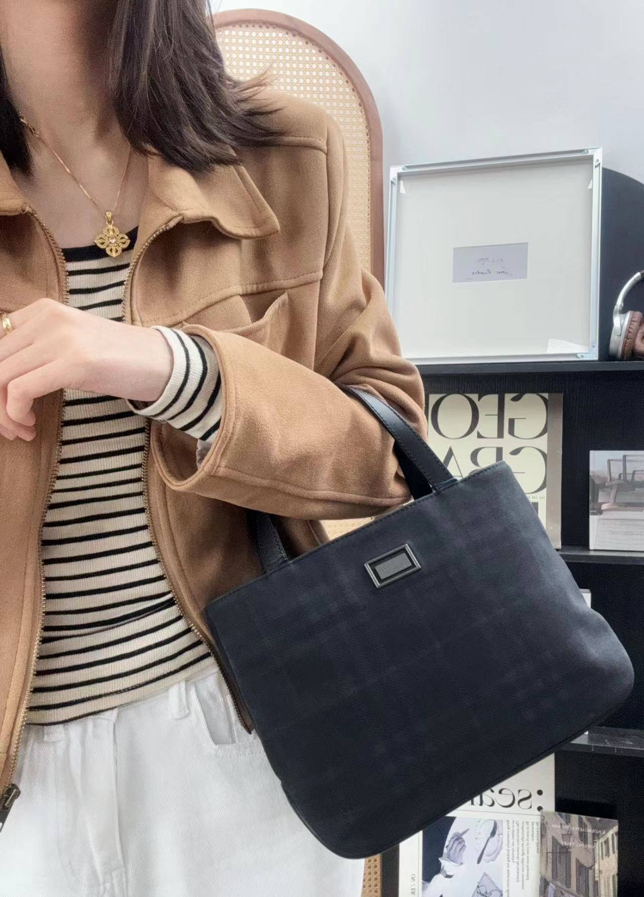 95新 BURBERRY/博柏利 黑色格纹波士顿手提包/秋境中古 09589