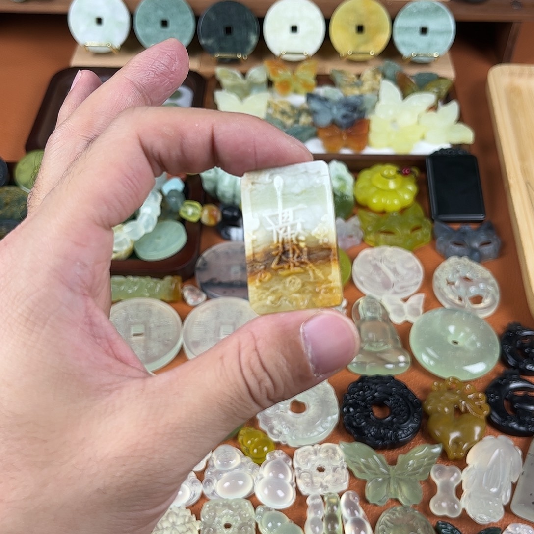 F***a蛇纹石玉未镶嵌颈饰