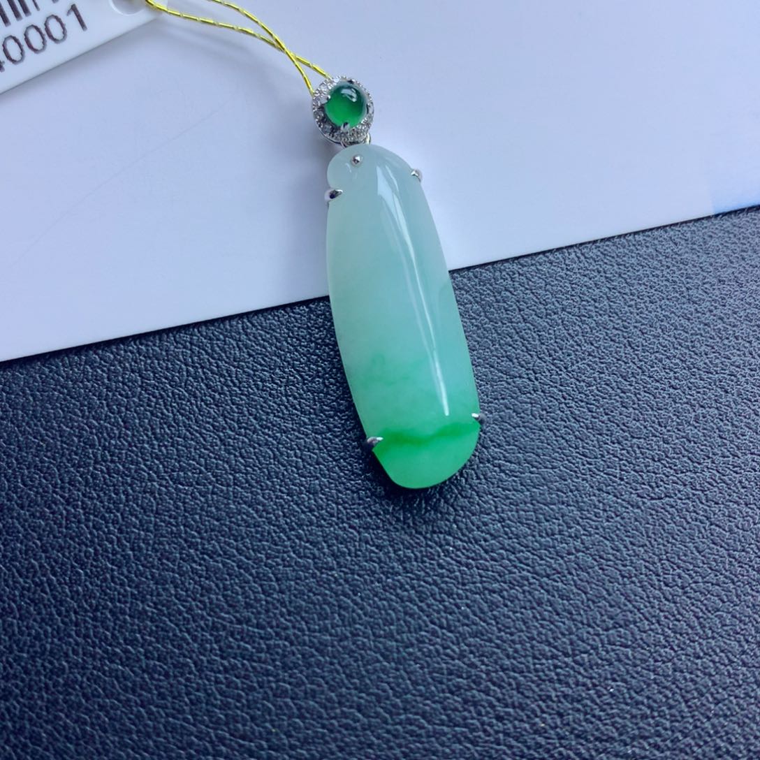 翡翠颈饰未镶嵌福瓜