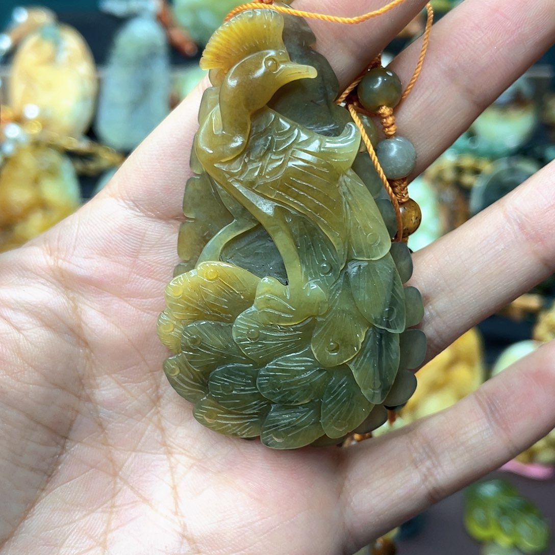 蛇纹石玉颈饰未镶嵌