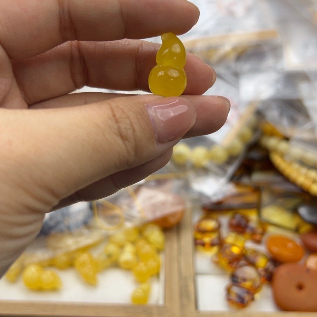 琥珀珠宝奇石未镶嵌