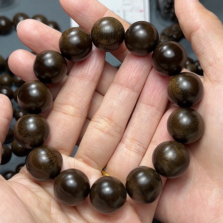 沉香手串白棋玉化