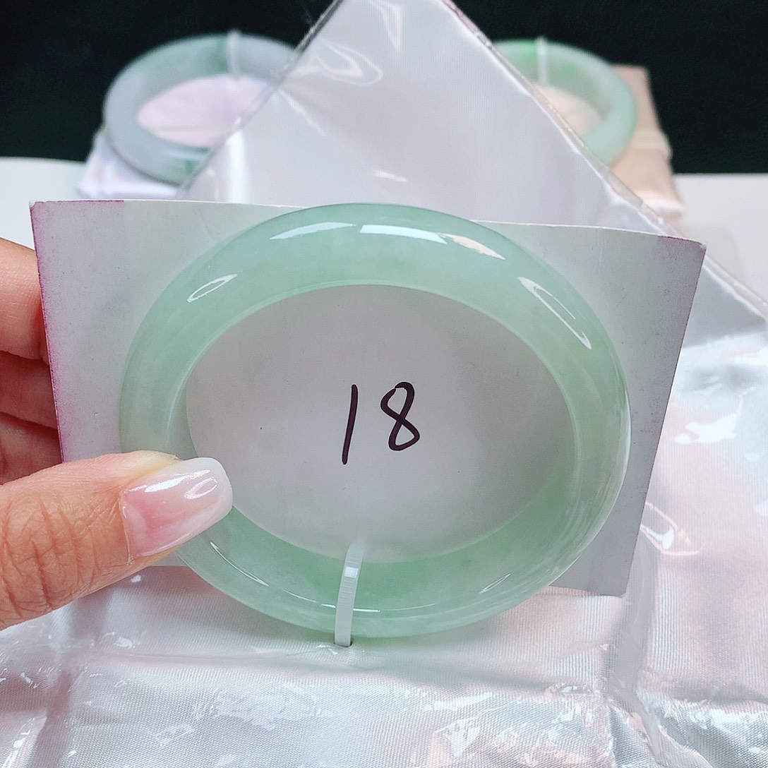 翡翠未镶嵌手镯 正圈56+