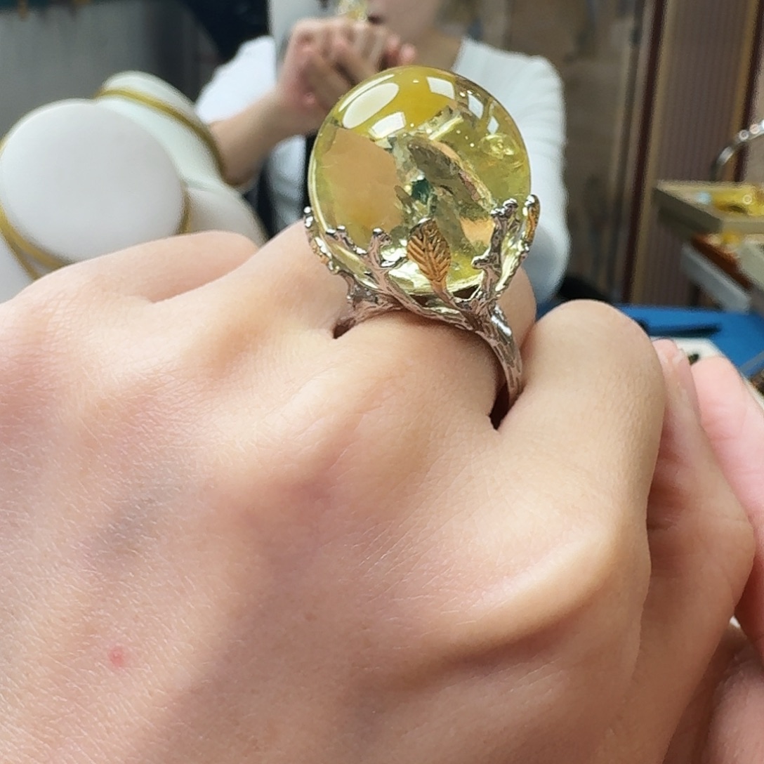 琥珀未镶嵌颈饰戒指