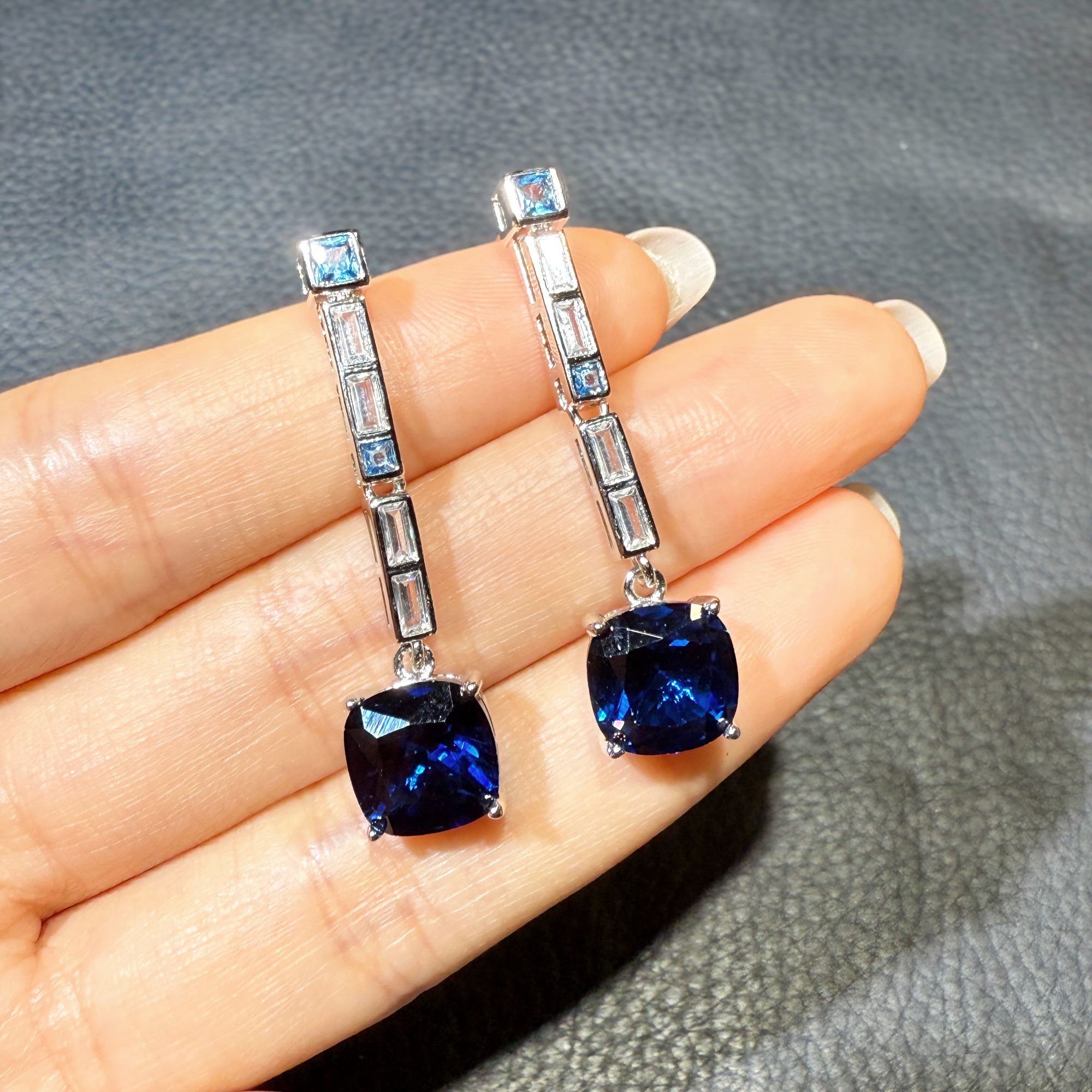 典藏轻奢-蓝宝石-高精切宝石耳钉YG-1420