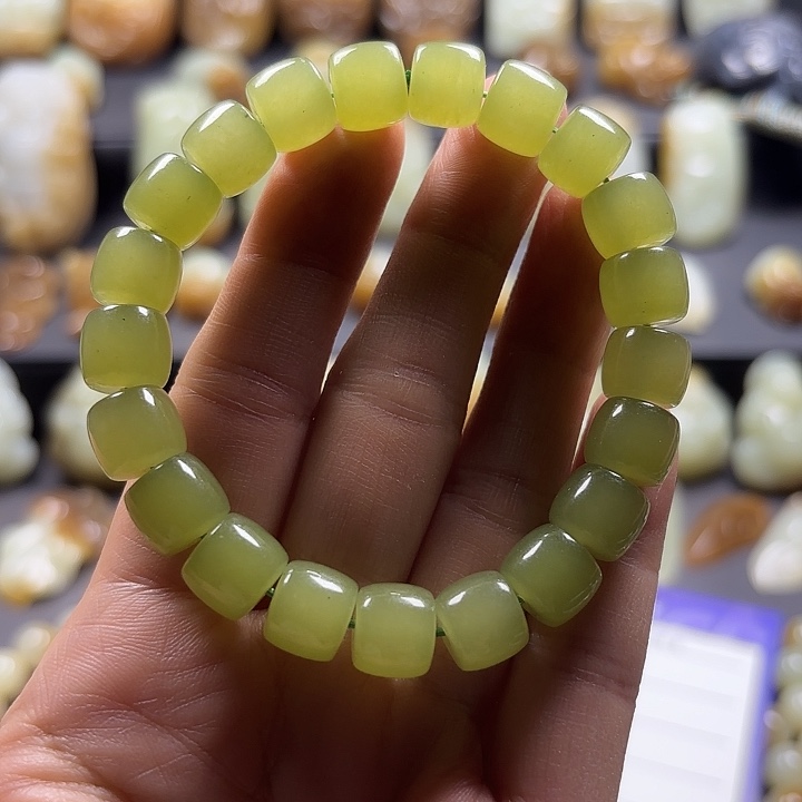 ****毅和田玉未镶嵌手串