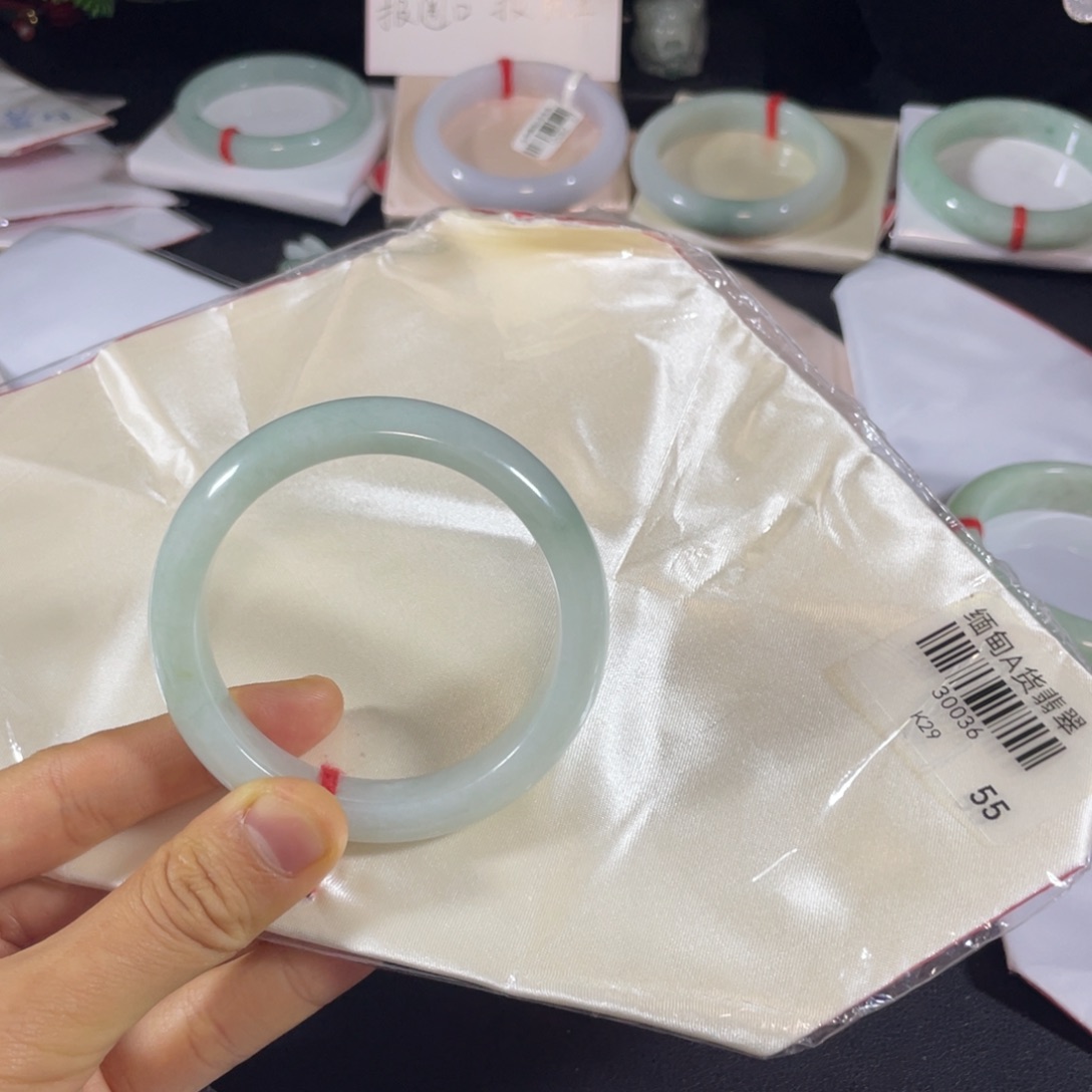 未镶嵌手镯翡翠困*-天然翡翠手镯