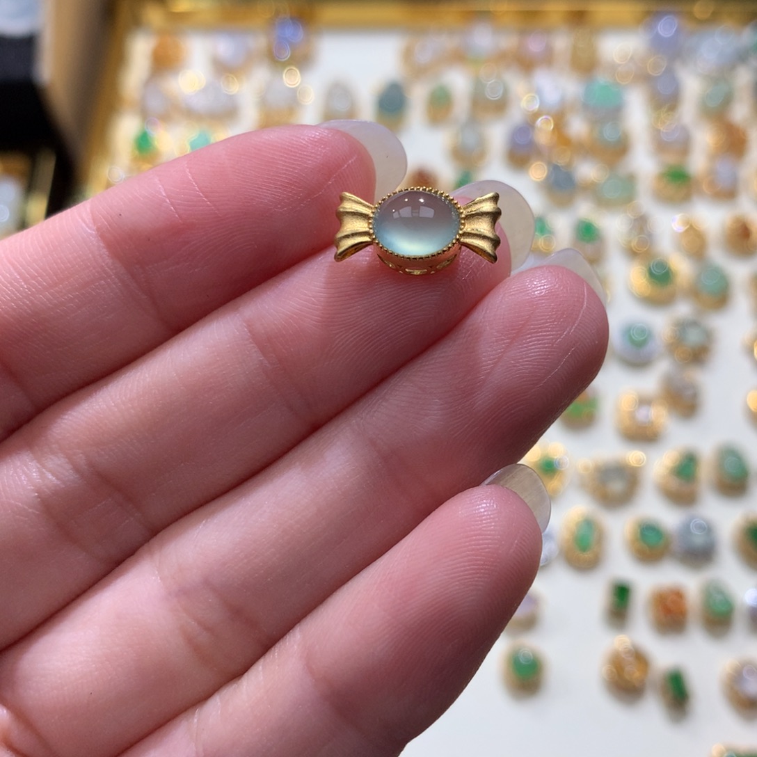 翡翠18K金镶嵌颈饰翡翠