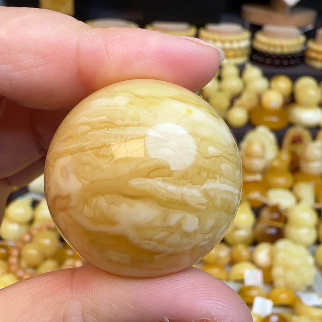 琥珀未镶嵌吊坠(赠链)天然俄料蜜蜡圆珠