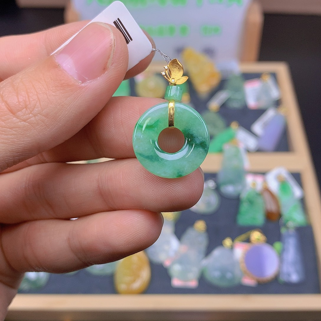 翡翠颈饰18K金镶嵌翡翠