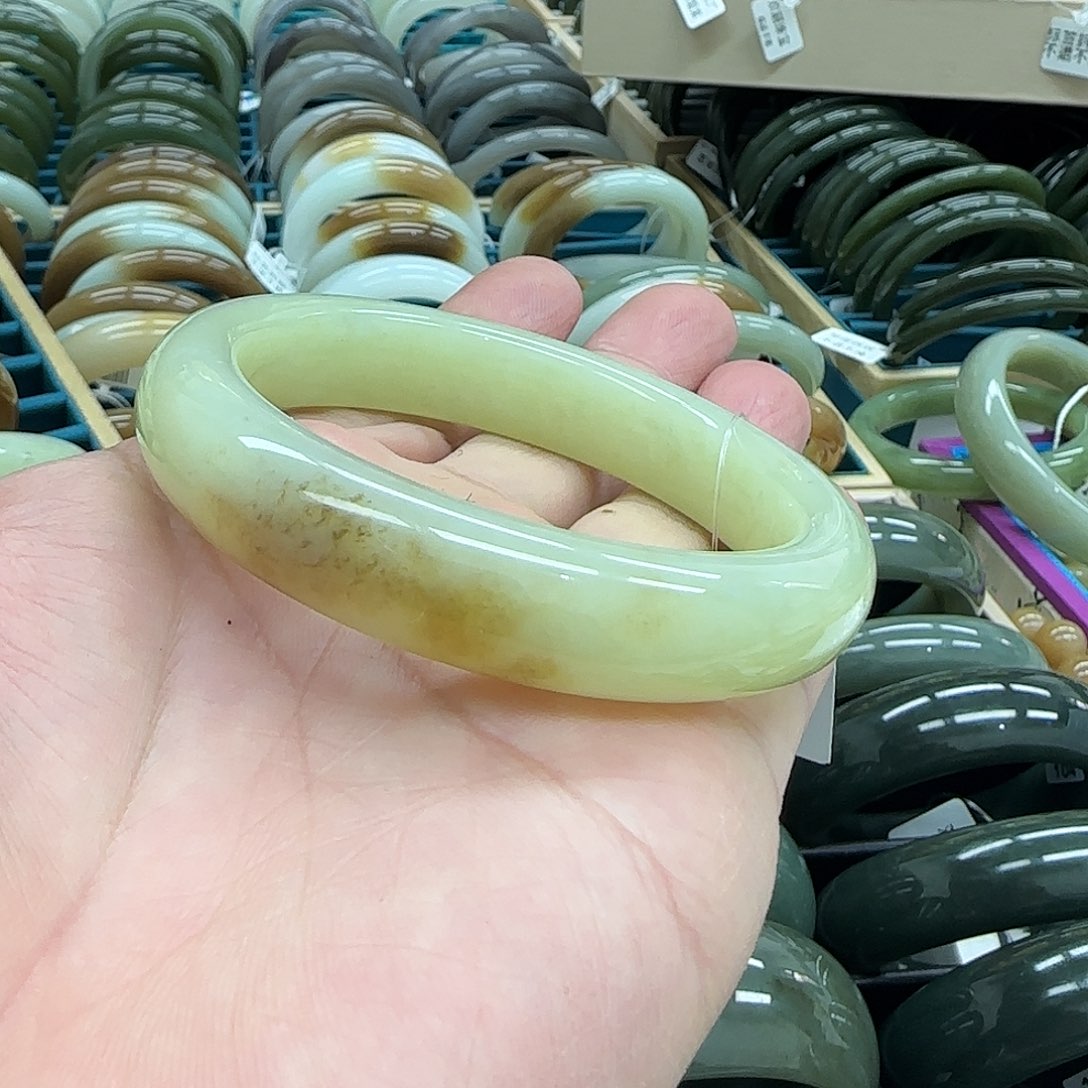 和田玉手镯未镶嵌年**花