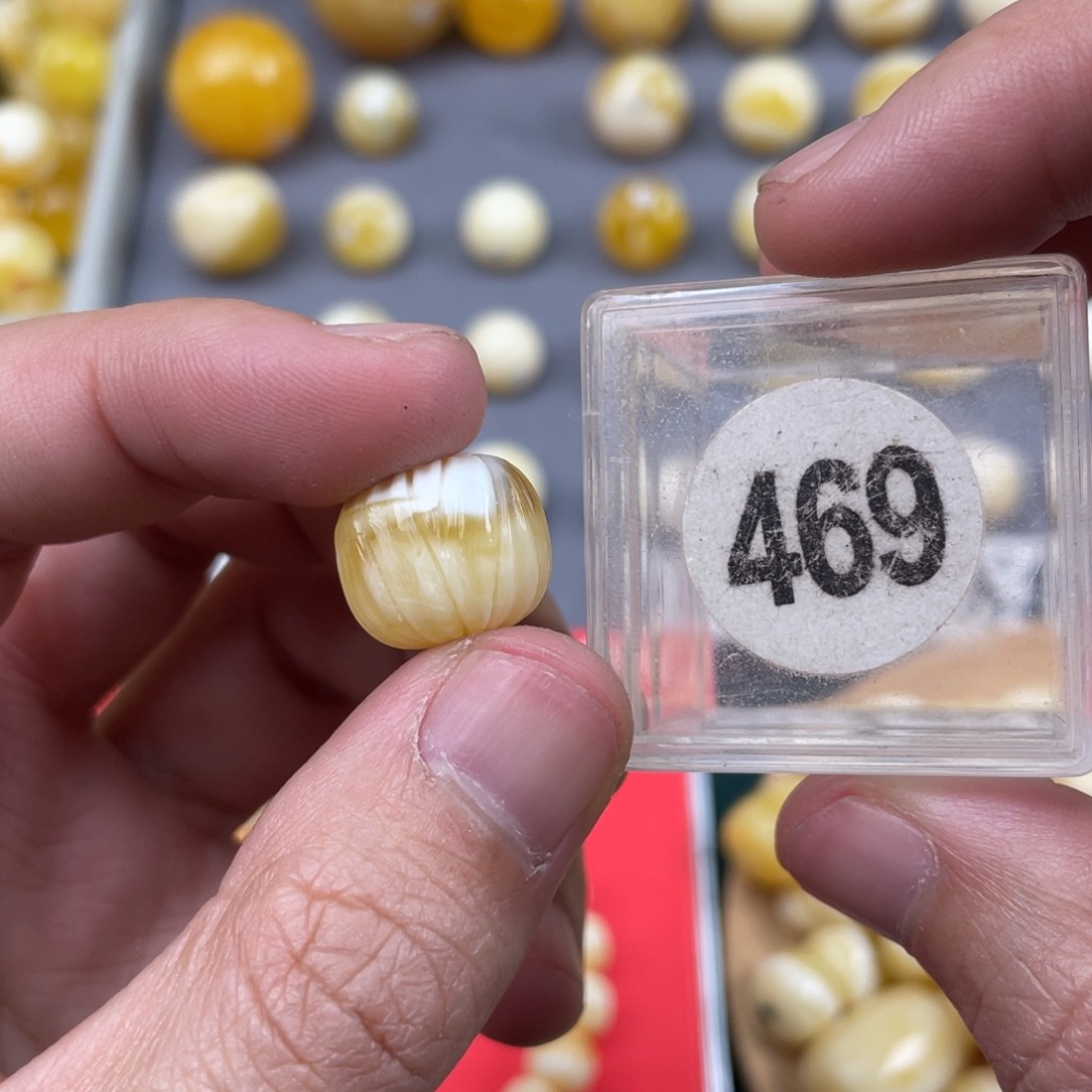 蜜蜡珠宝奇石未镶嵌