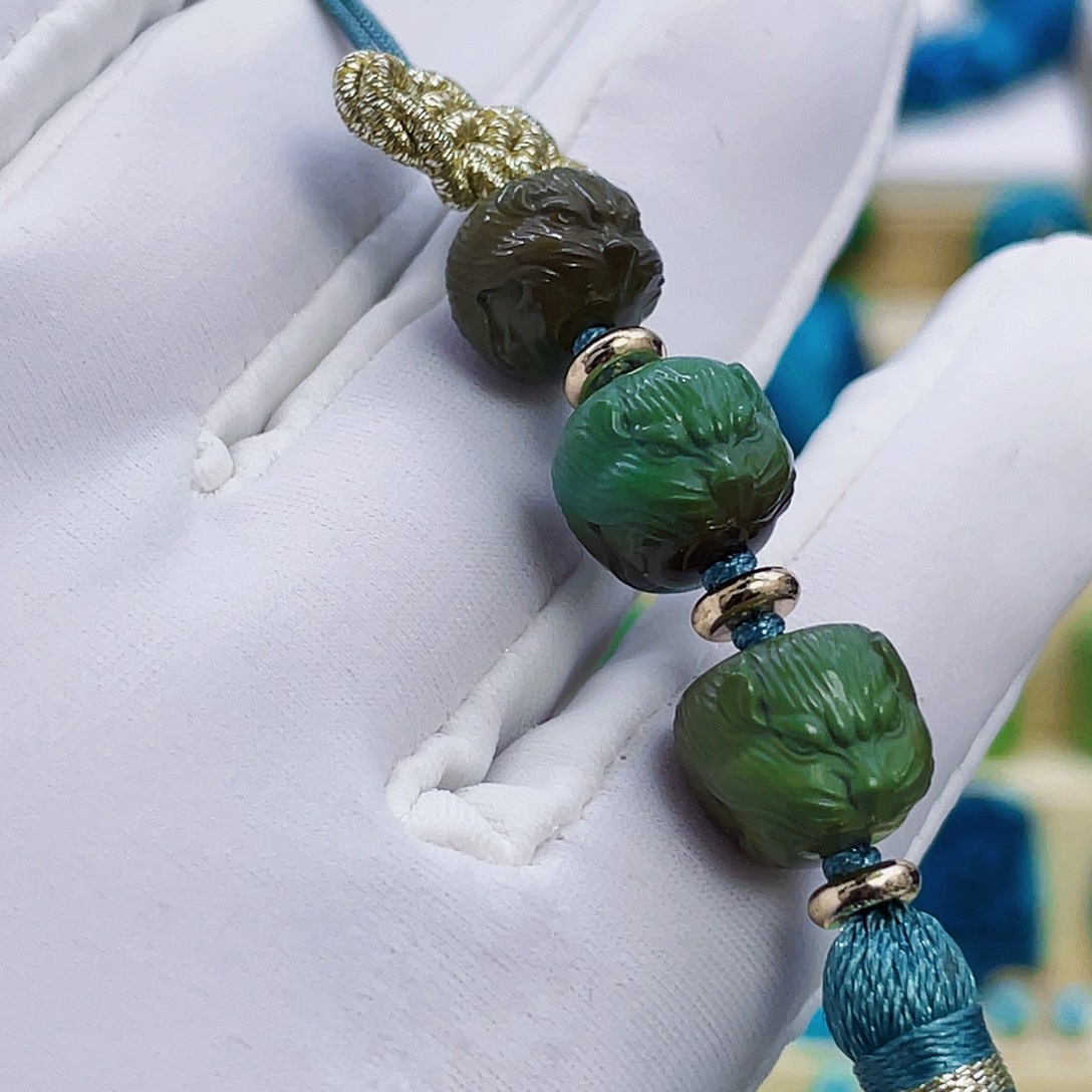 绿松石未镶嵌颈饰