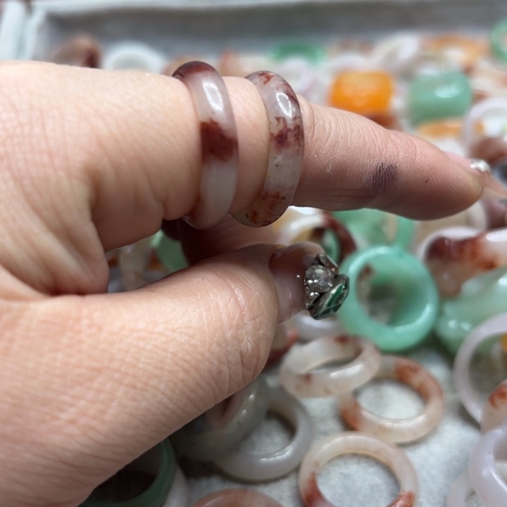 青***风石英质玉未镶嵌手镯