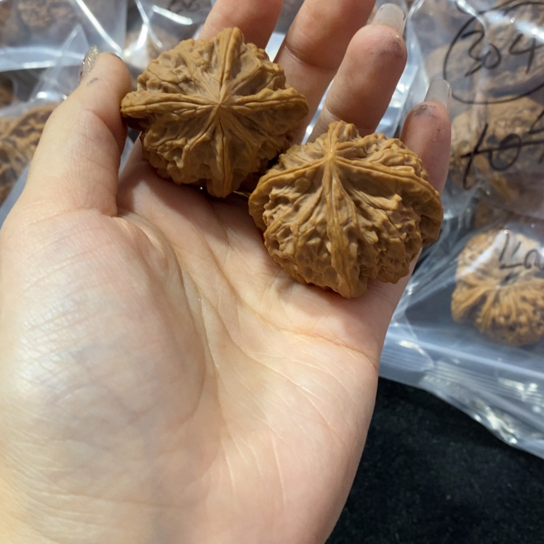 猴头核桃吊坠四棱450