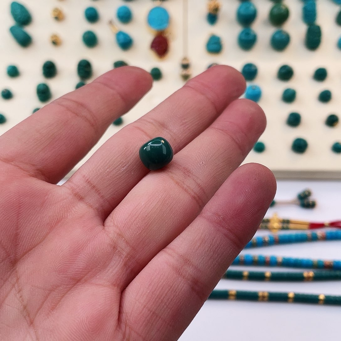 绿松石颈饰未镶嵌