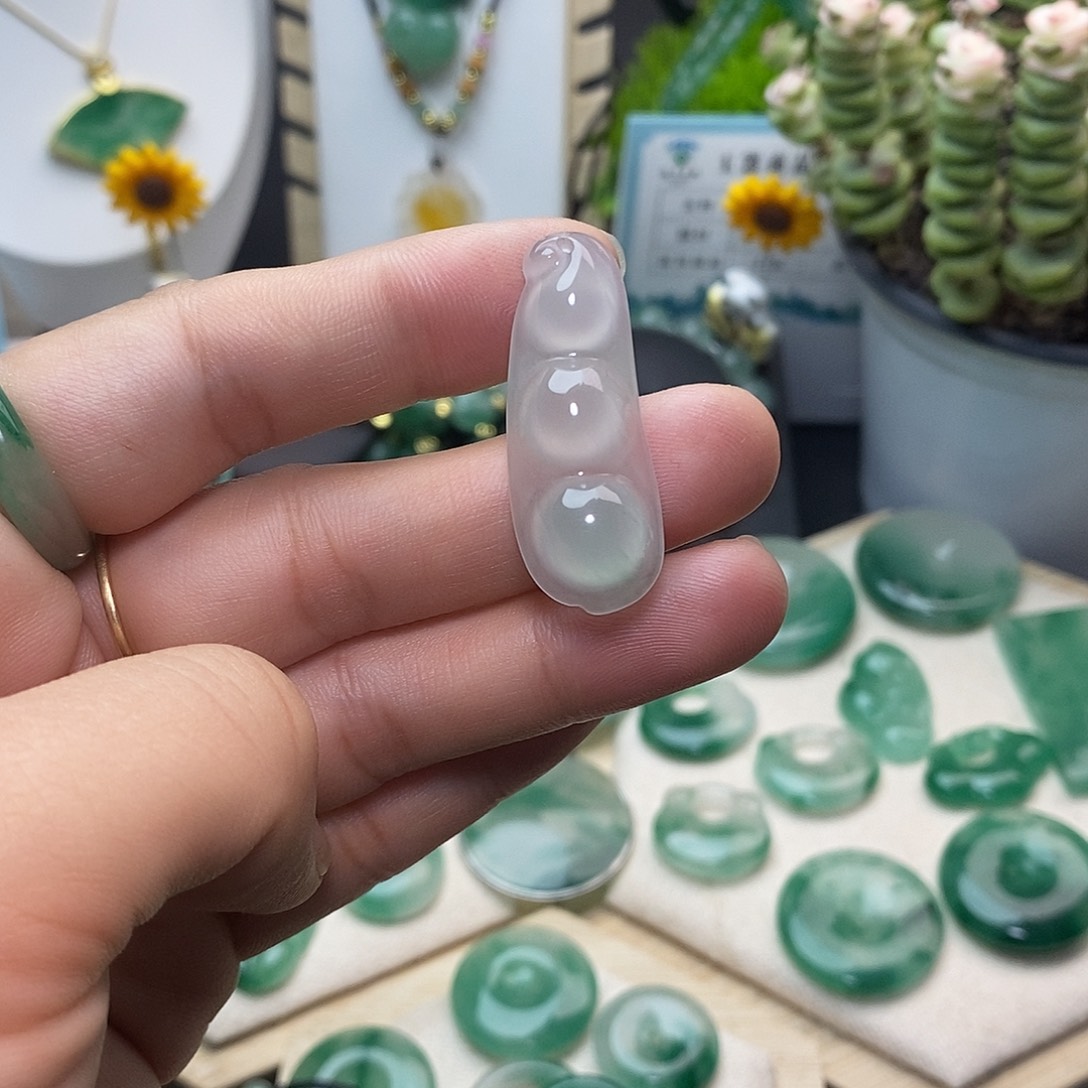 颈饰未镶嵌石英岩玉