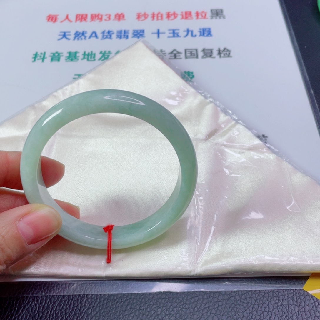 翡翠手镯未镶嵌小**?天然