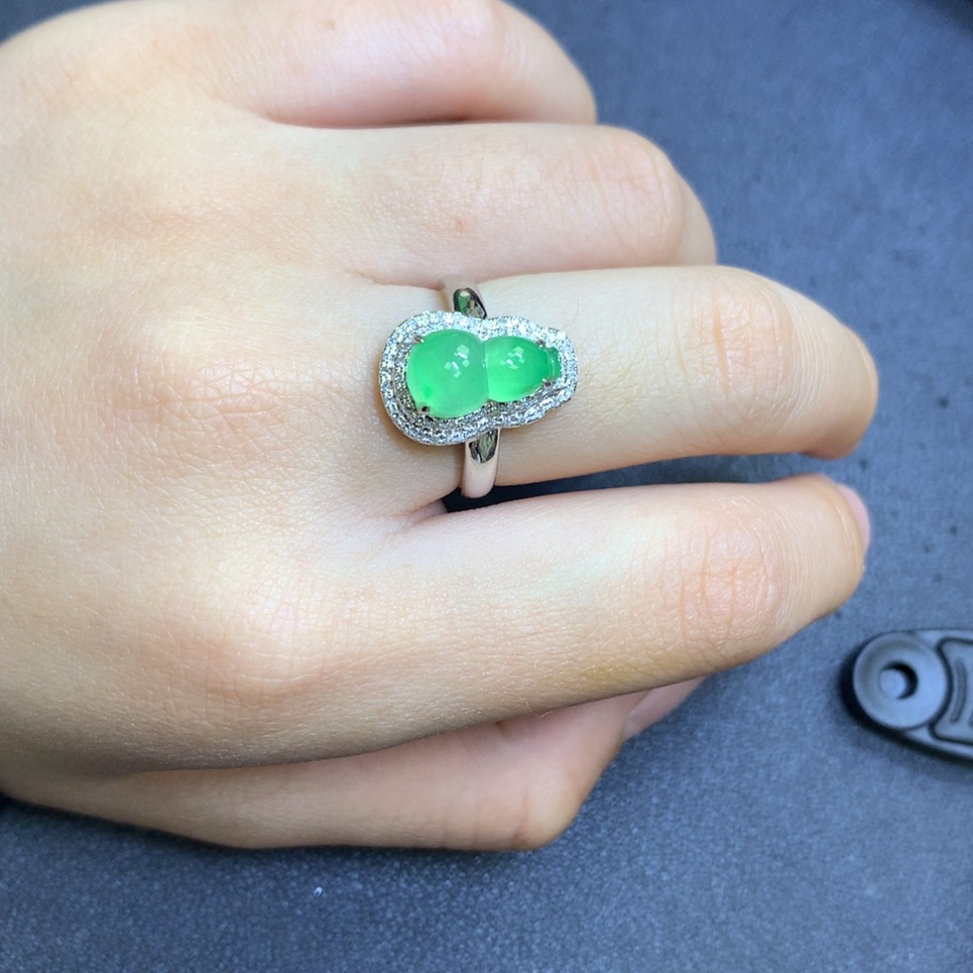 翡翠颈饰18K金镶嵌翡翠