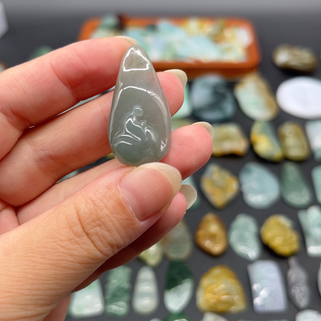 颈饰未镶嵌翡翠悟道