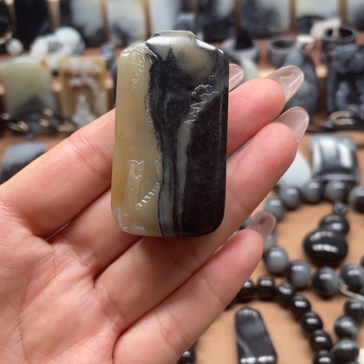 颈饰未镶嵌和田玉