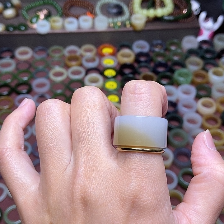 和田玉戒指未镶嵌17.1蓝天金山