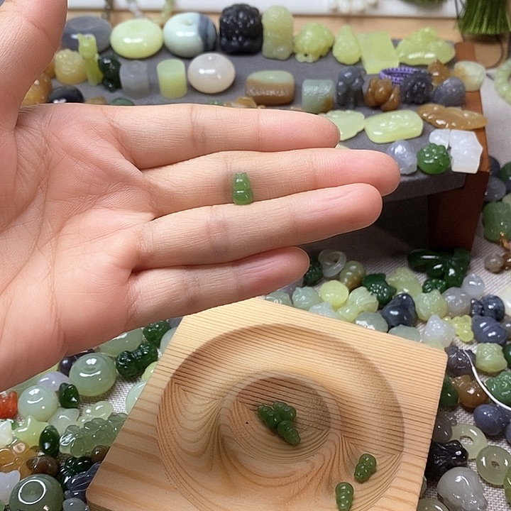 未镶嵌和田玉挂件霖*