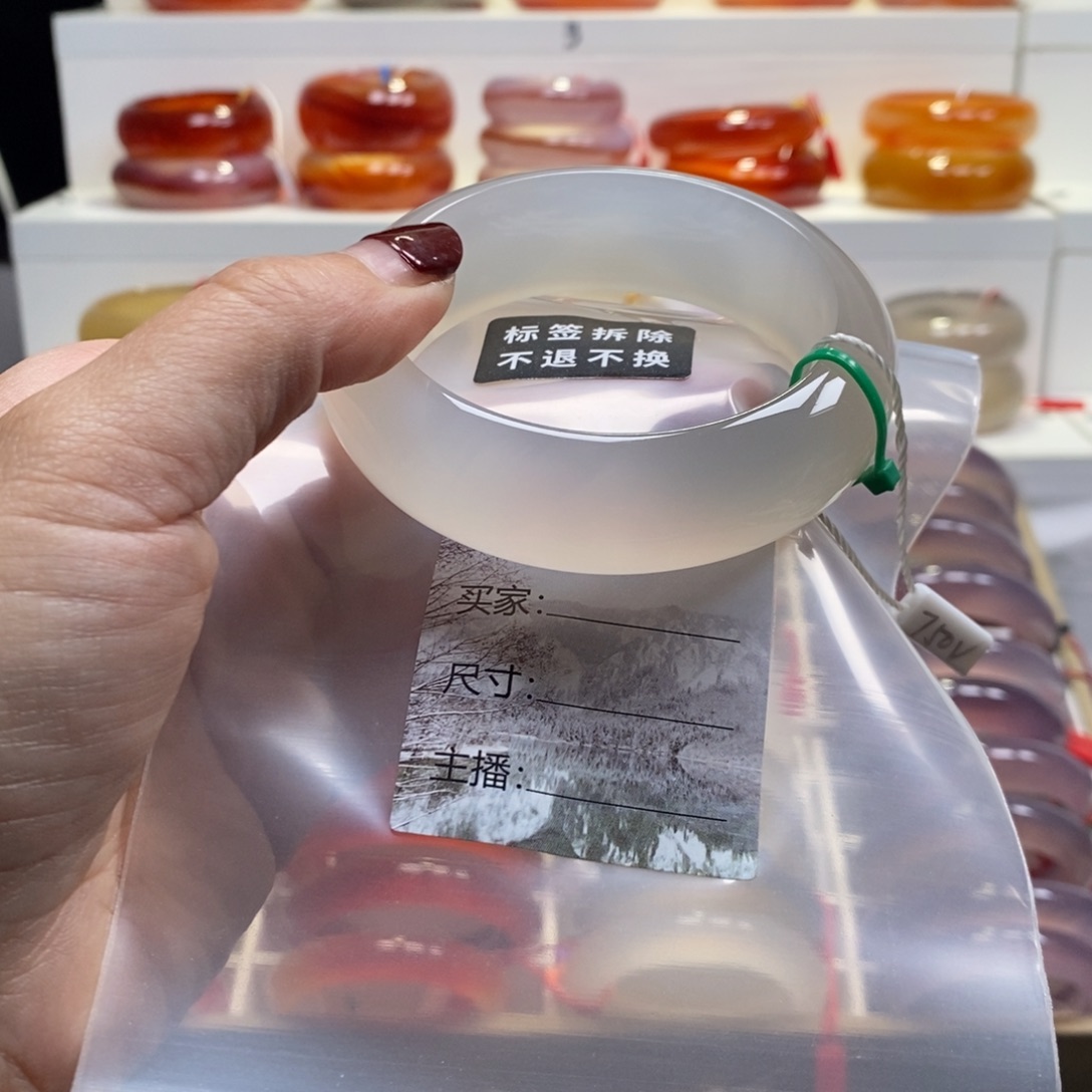 蓉***儿玛瑙/玉髓未镶嵌手镯天然纹雾花纹