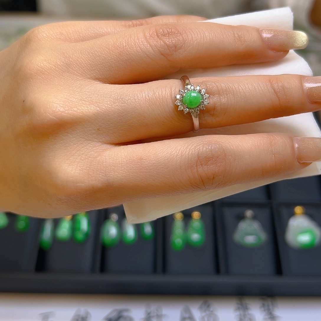 翡翠颈饰银S925镶嵌翡翠