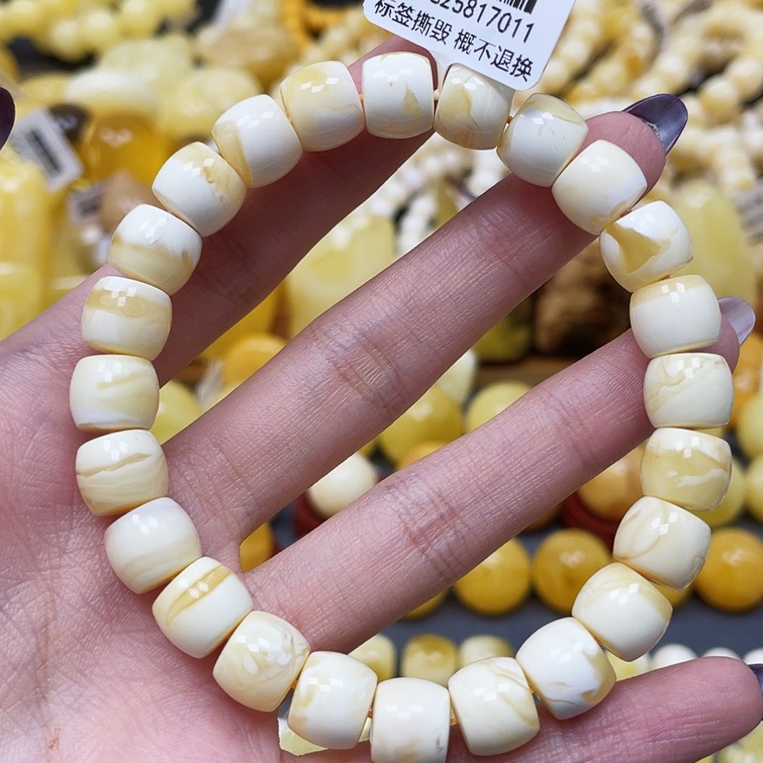 琥珀未镶嵌裸石9.9*8.5mm漆白直切蜜蜡手串