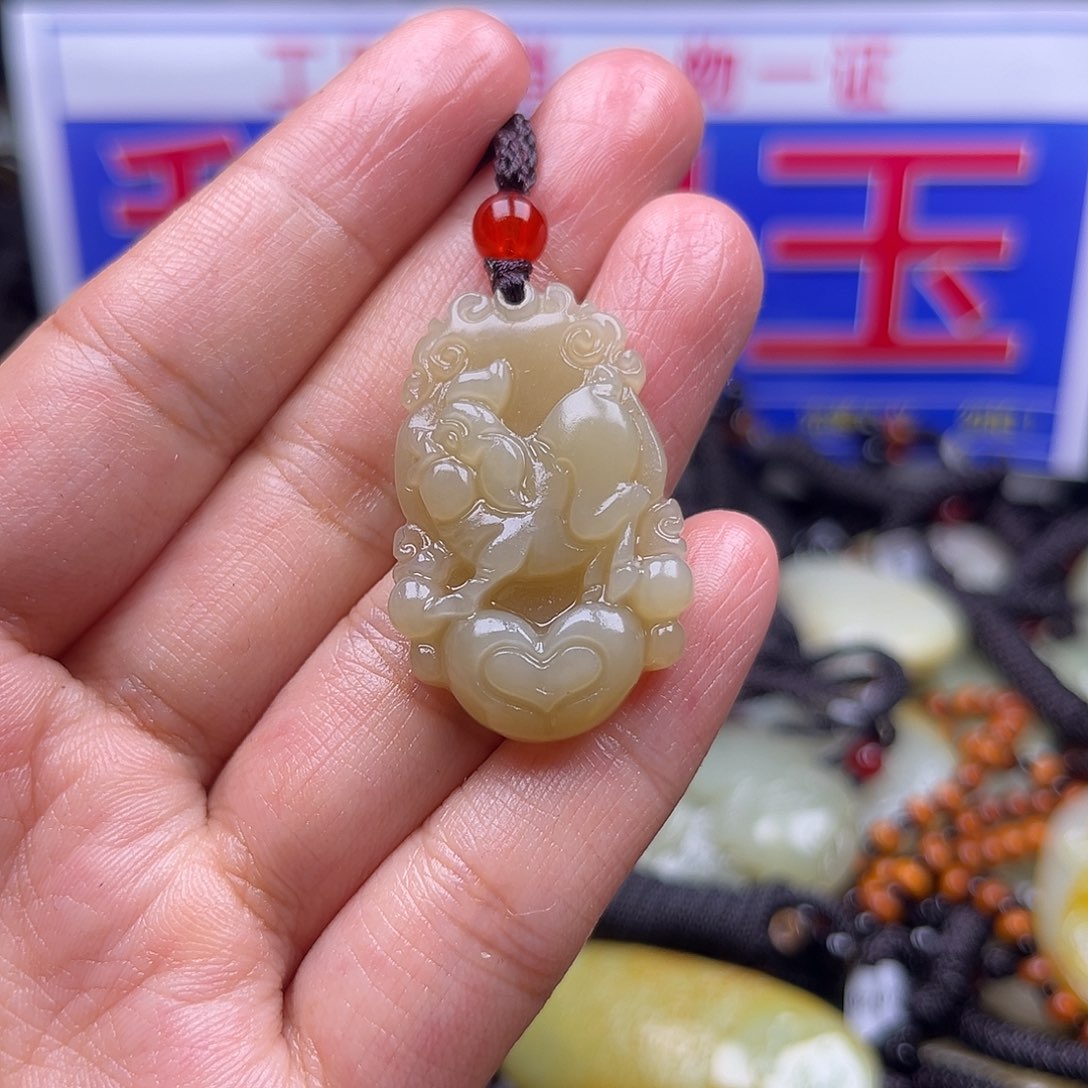 颈饰未镶嵌和田玉