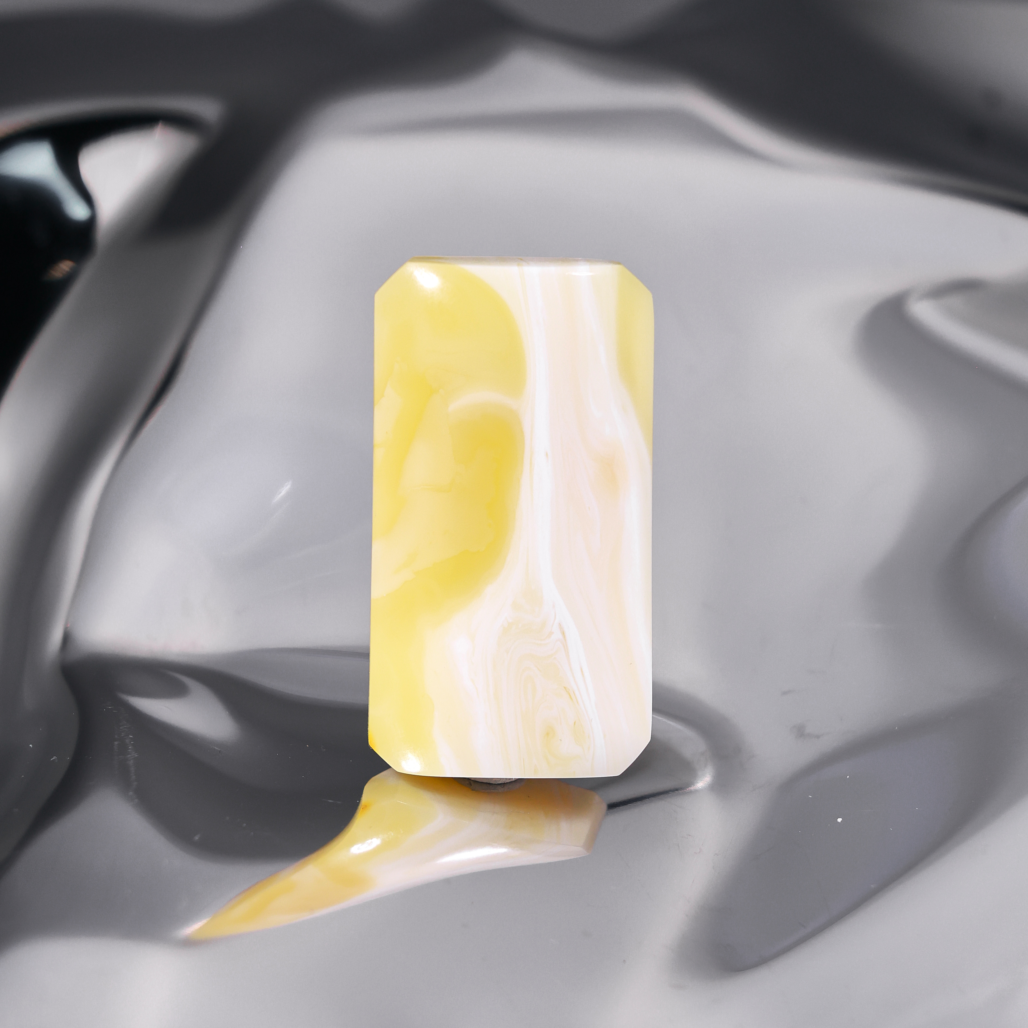 焦皮瓷白花拉丝无事牌吊坠  收藏款拉丝平安无事牌蜜蜡吊坠MF016