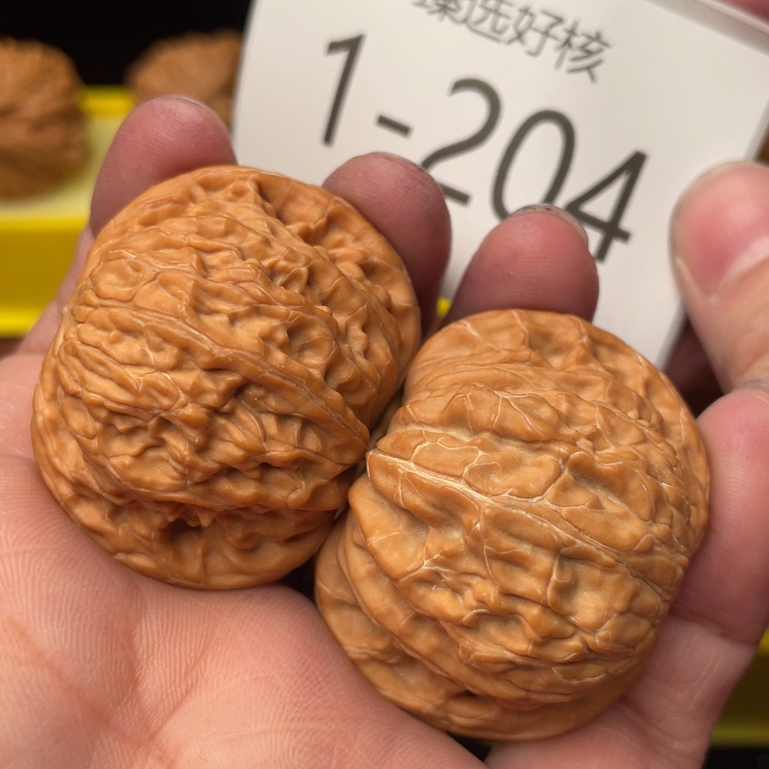 文玩核桃把件红皮正磨40