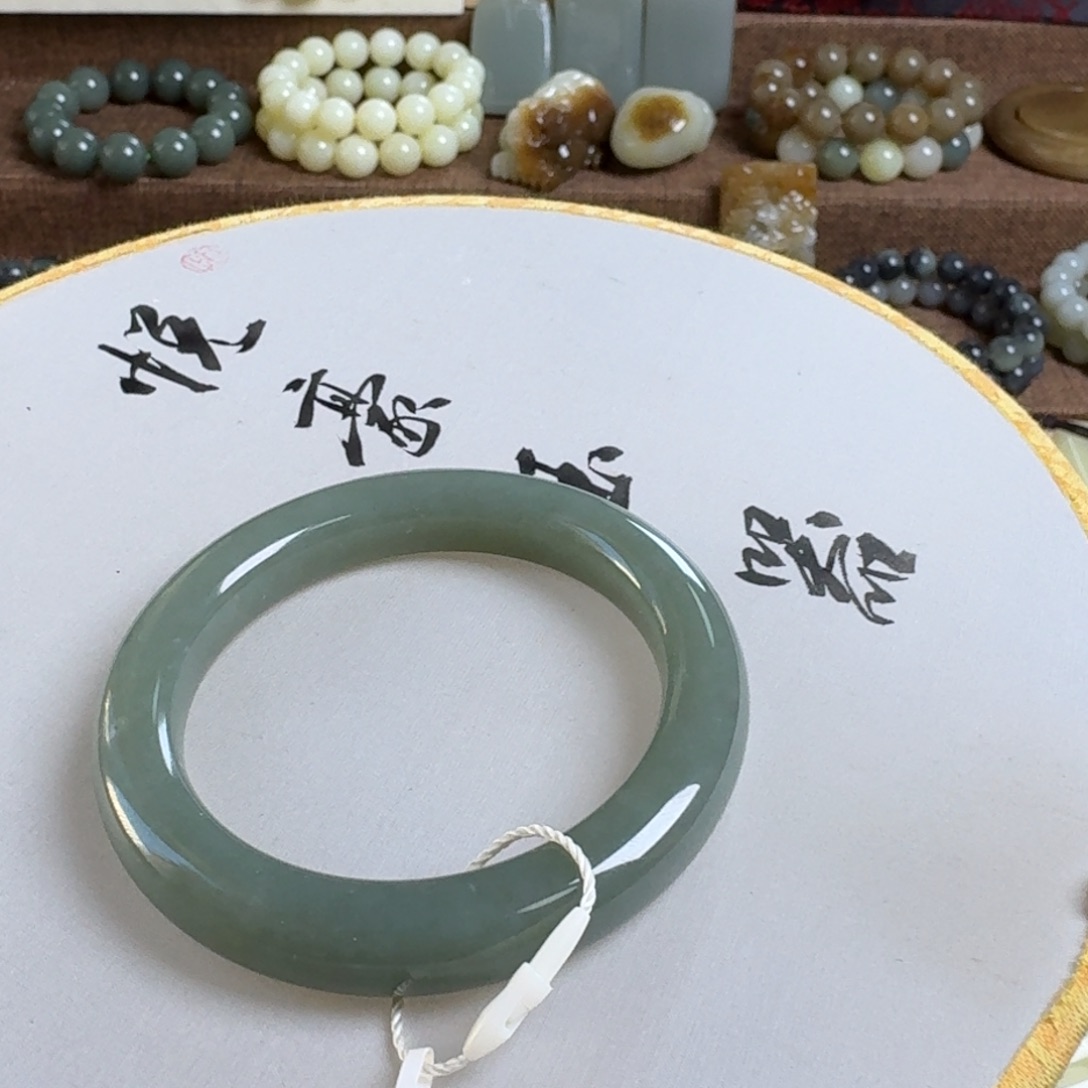 和田玉未镶嵌手镯