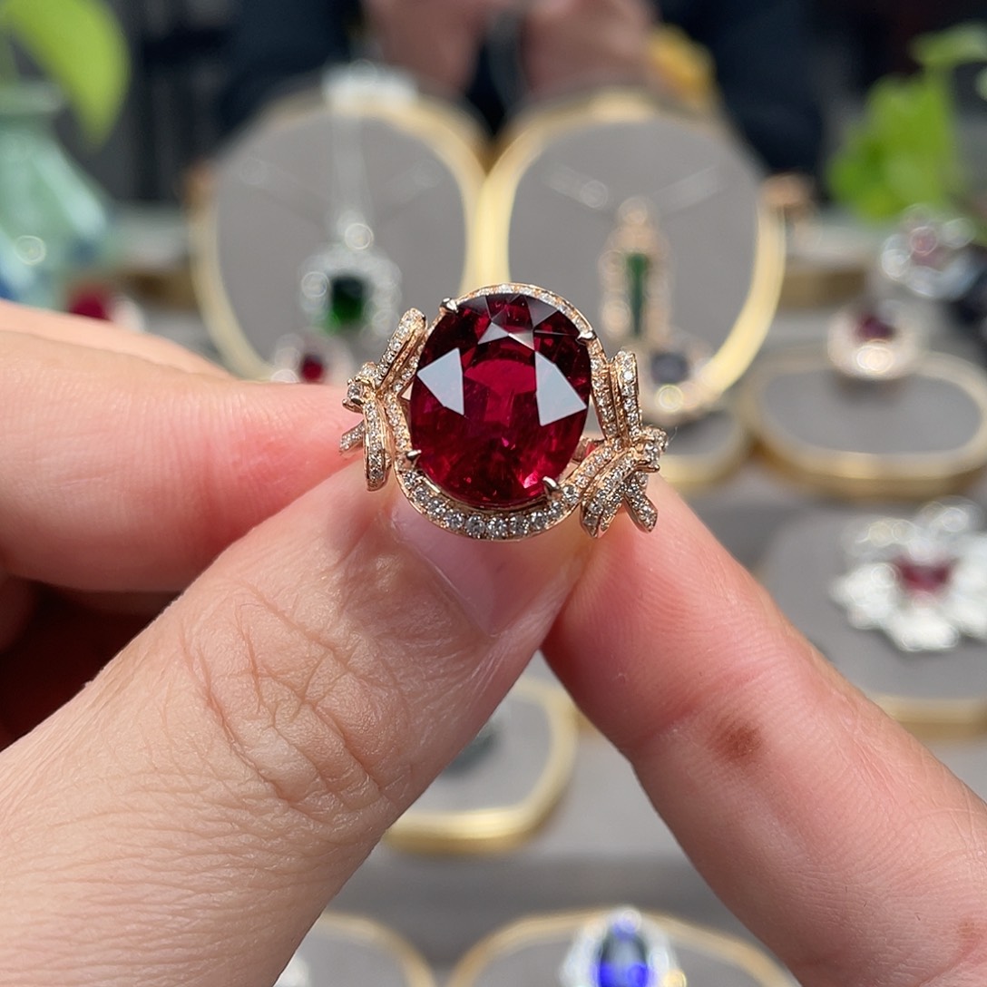 碧玺戒指18K金镶嵌10.83ct