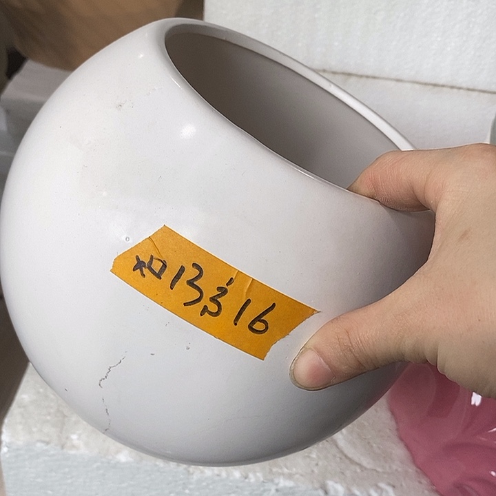 陶瓷花盆有孔 瑕疵介意勿拍 