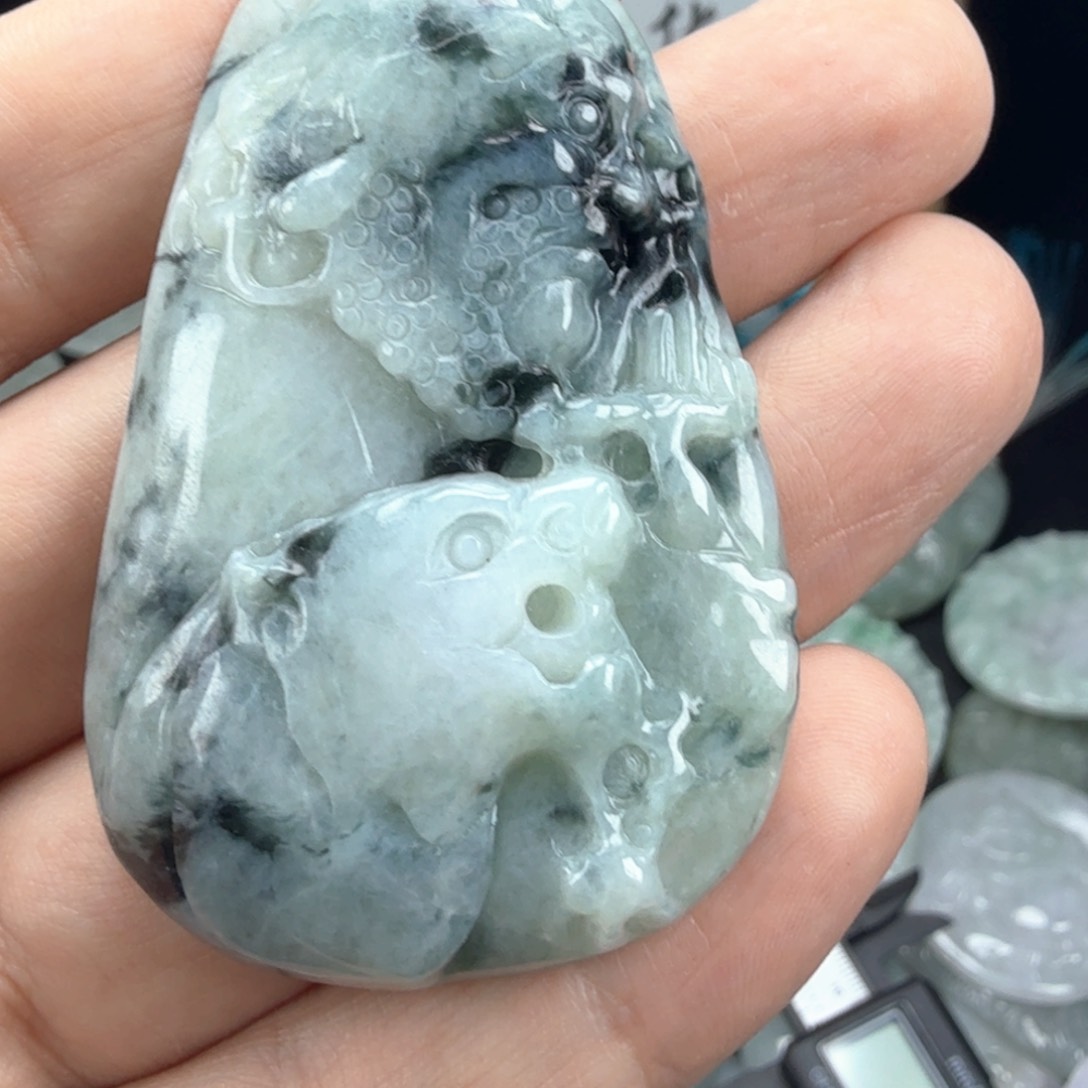 翡翠挂件未镶嵌翡翠