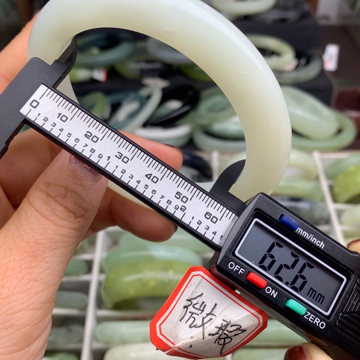 蛇纹石玉未镶嵌手镯488