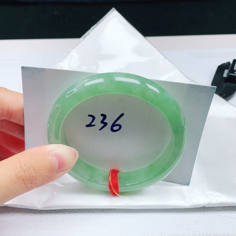 【闪购商品】翡翠手镯未镶嵌54圈