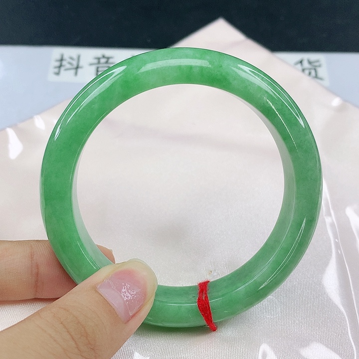 翡翠手镯未镶嵌圈55.5，1506。2